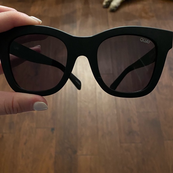 QUAY sunglasses. - Picture 3 of 3